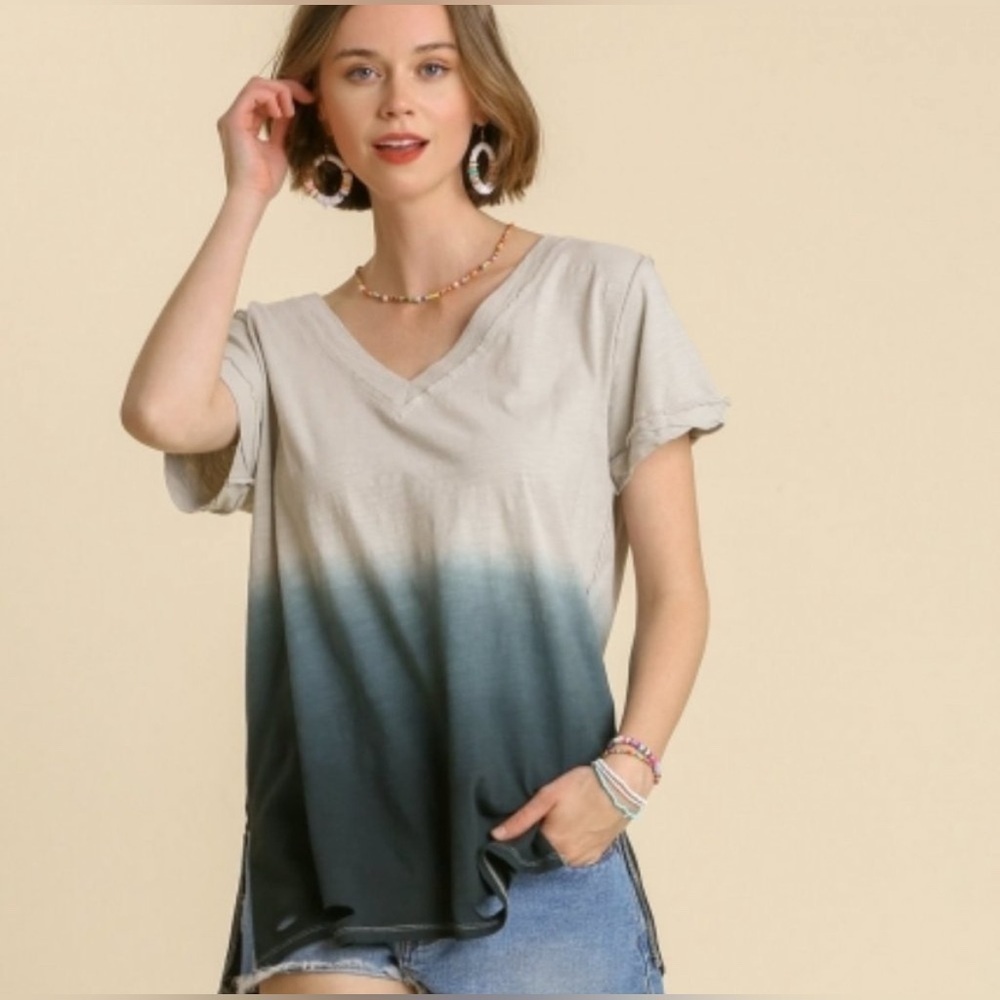 Umgee Gradient V-Neck /Distressed Top size L
